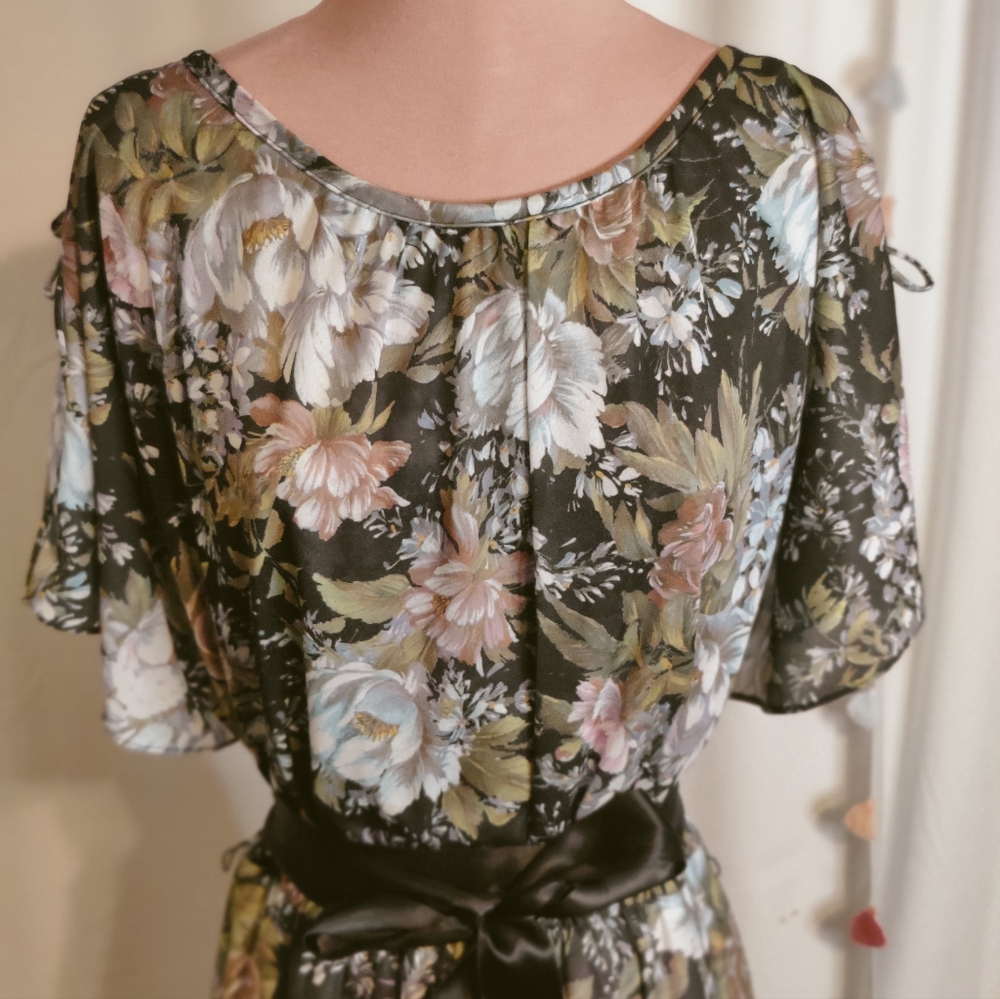 Vintage romantic roses Cape Top 70s Moody midi dress Winter Perfect Modest   S/M - Picture 2 of 10